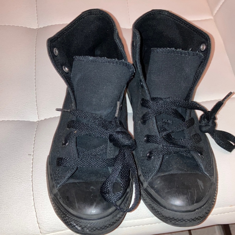 Converse sneakers worn a few times - Picture 1 of 4